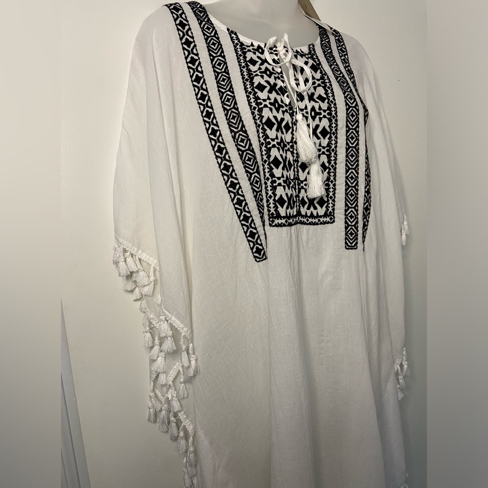 Tommy Bahama Coverup Embroidered with Tassel Trim Size S/M NWT!